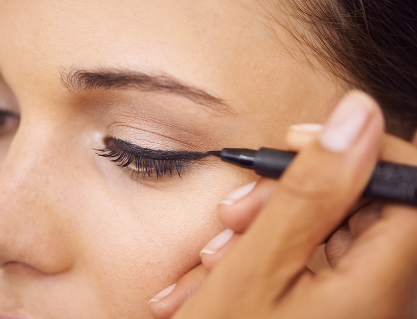 Come applicare correttamente l'eyeliner 